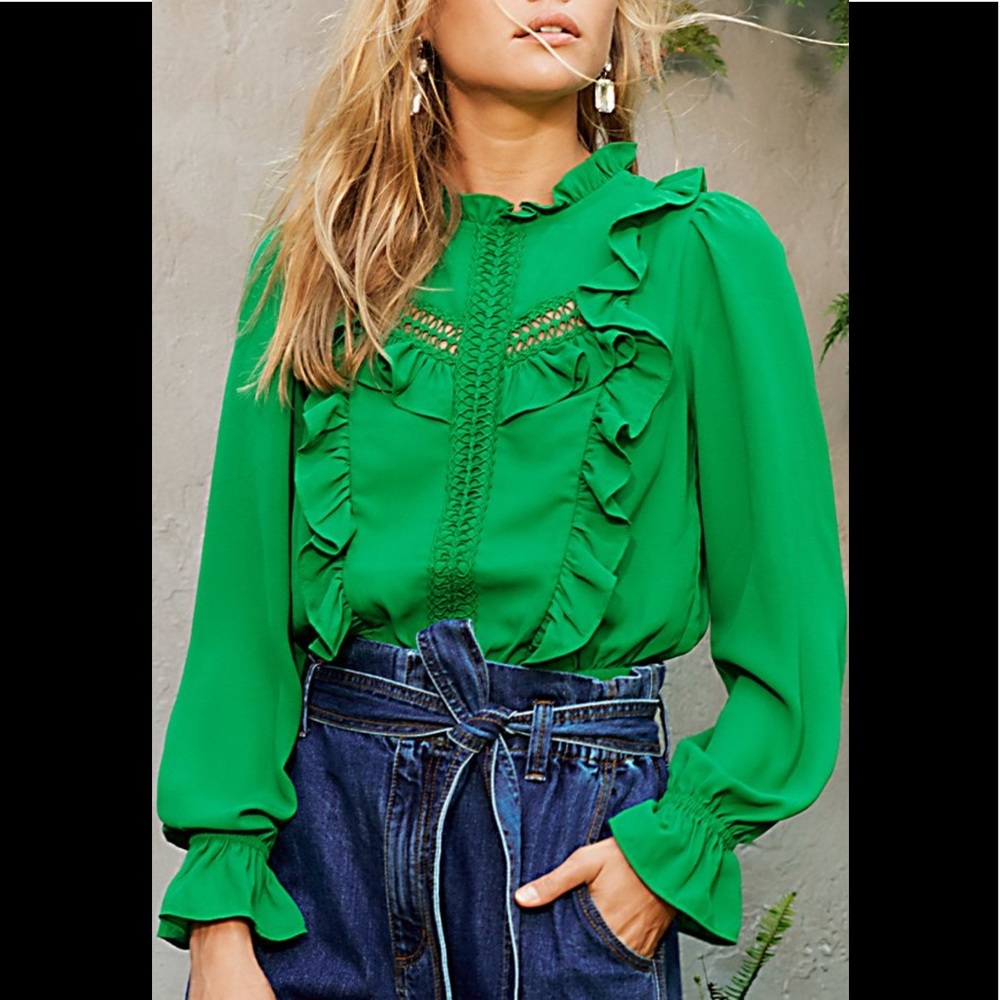 NWT. HappyXNature Lark blouse. Size Medium.